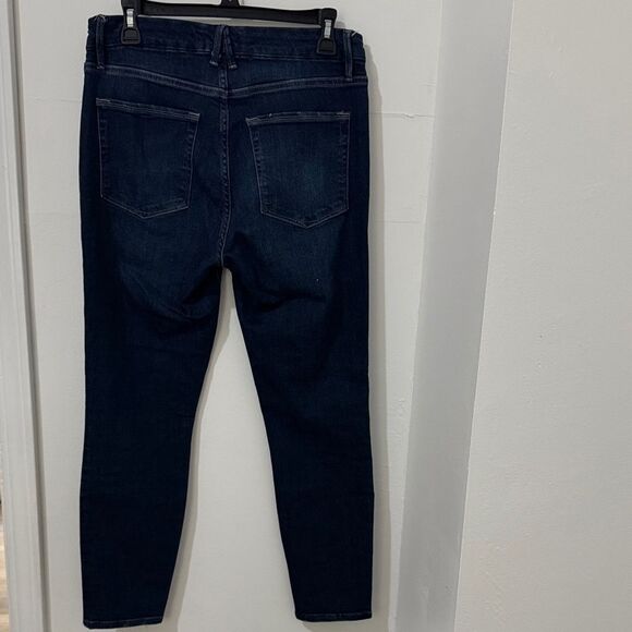 Good American Indigo Legs Crop Jeans - Picture 2 of 12
